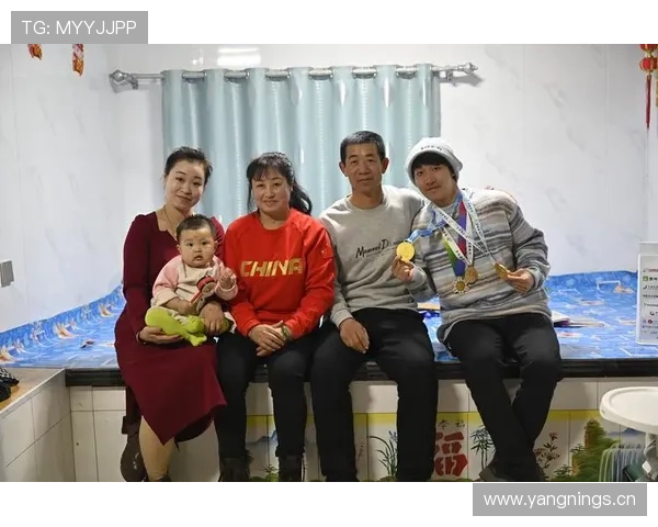 杨昊家的冰箱里只放蛋白粉和冰块