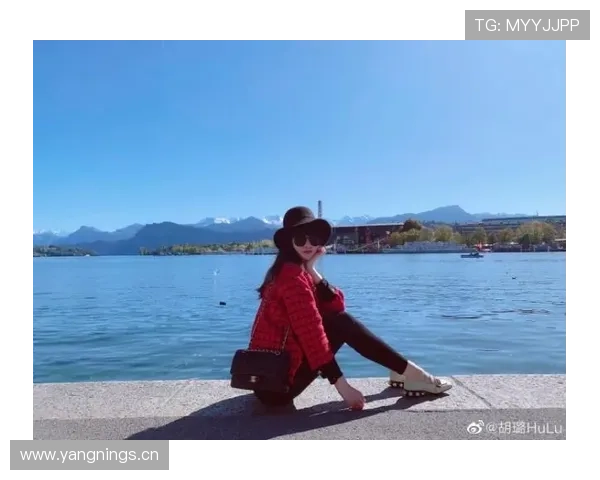 胡金秋家居照一出，感觉误入了名媛的试衣间