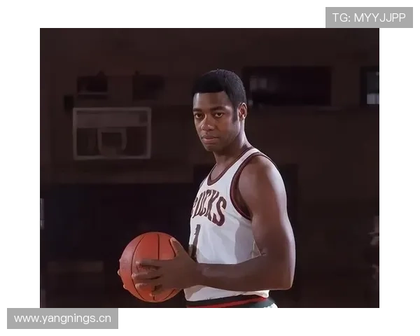 奥斯卡·罗伯特森单打提升关键时刻得分率明显领先同代后卫