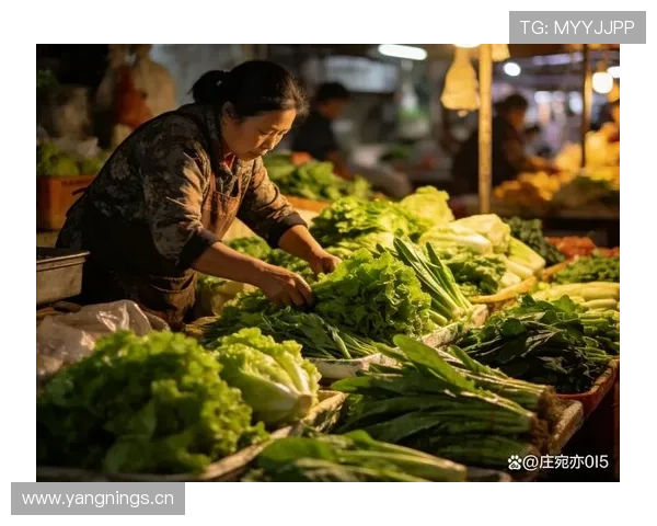 菜市场看到谌利军拎着名牌袋子买菜，阿姨们都愣住